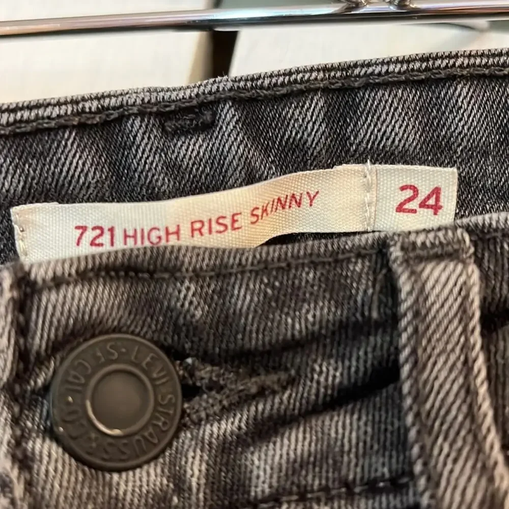 Levi’s 721 High Rise Skinny Jeans Gray 24
